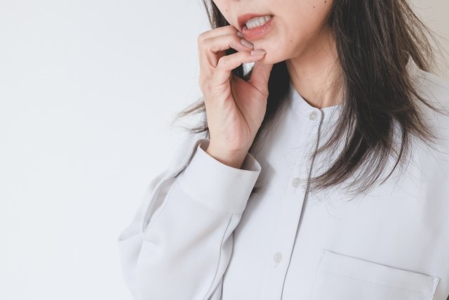 缺牙換邊咬就沒事？小心引發四大健康連鎖危機！缺牙兩大修復療程深度解析