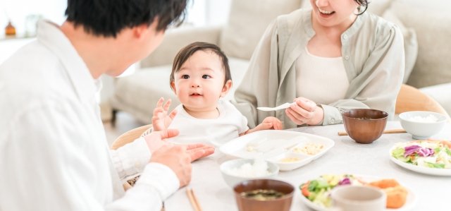 蛀牙竟然會傳染？親吻、共用餐具恐讓細菌搬家！牙醫教你保護幼兒乳牙