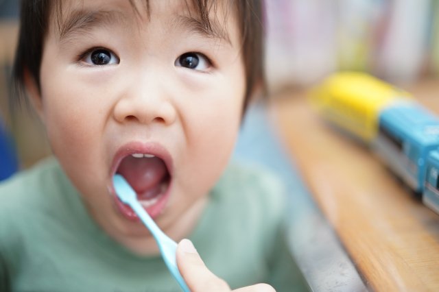 小孩蛀牙、長輩牙齦退縮怎麼發現？在家先做口腔檢查，照護重點一次掌握